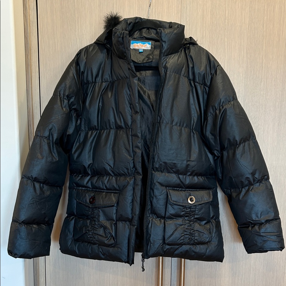 Stylish Black Women's Puffer Coat - Picture 3 of 8